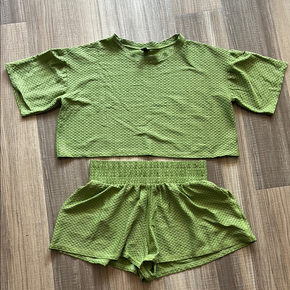 NWOT Noli Yoga Liquid Mesh High Waist Ivy Green Set- M/L